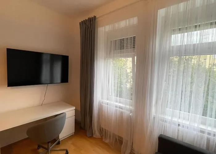 Junior Eleven Apartman *